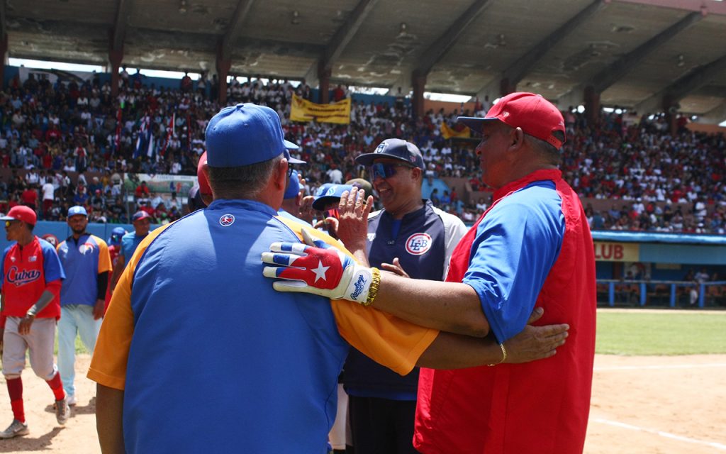 La plenaria sindical estuvo antecedida por un juego de béisbol de atletas activos, veteranos y miembros del Club de Agramonte de la ciudad de Sancti Spíritus.