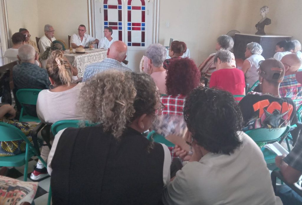 El panel inaugural compartió apuntes sobre el son.